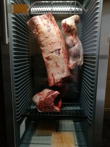 Dry aging af kød i modningsskab